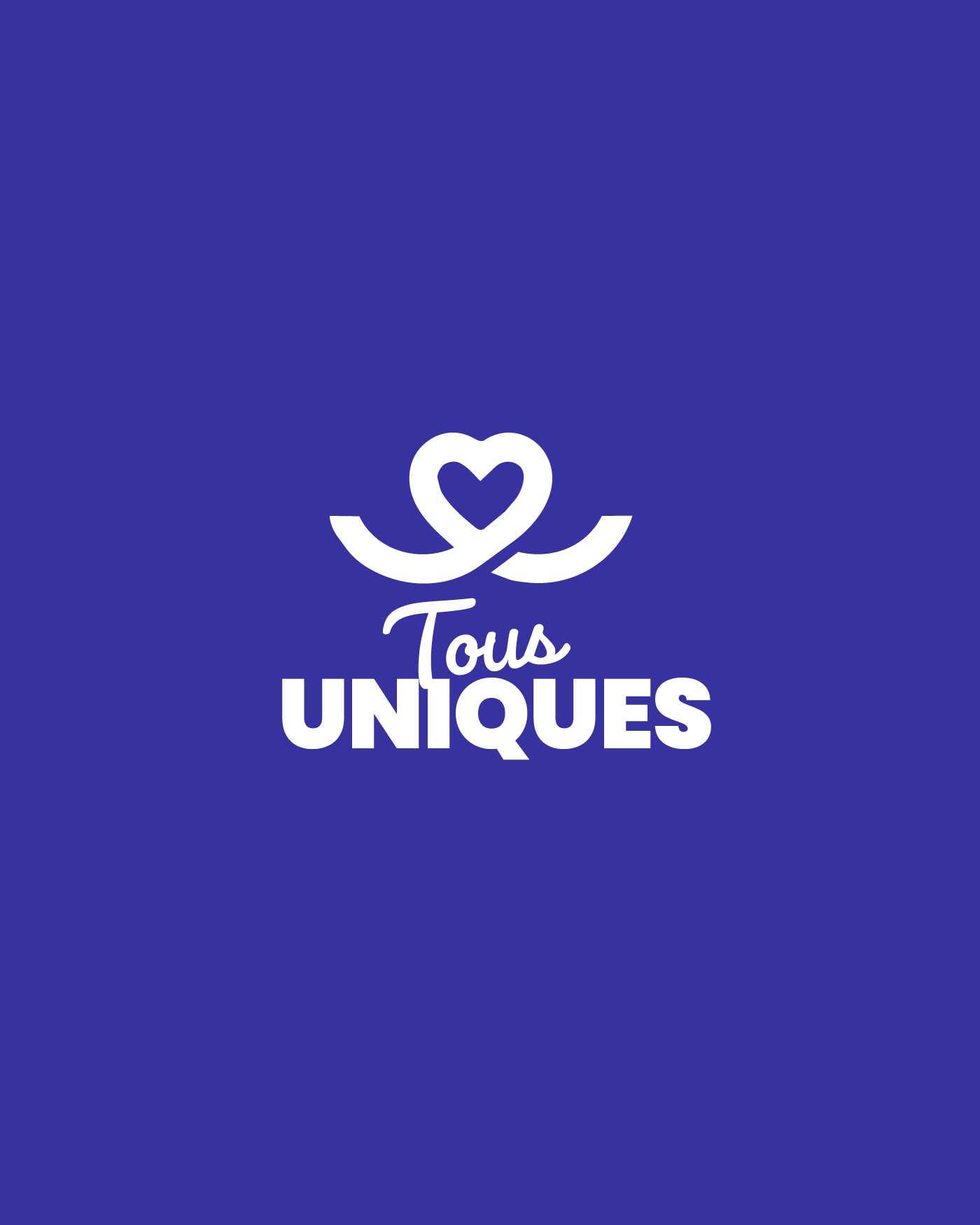 Le logo Tous Uniques en blanc sur bleu, puis en bleu sur blanc